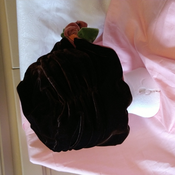 Brown and pink velour hat - Picture 4 of 8